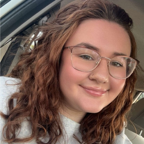 Profile Picture of Taylor Docimo (@taydocimo) on Poshmark
