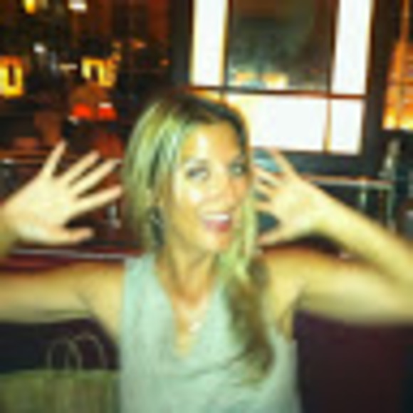 Profile Picture of Kimberly Aitken (@kimaitken432) on Poshmark