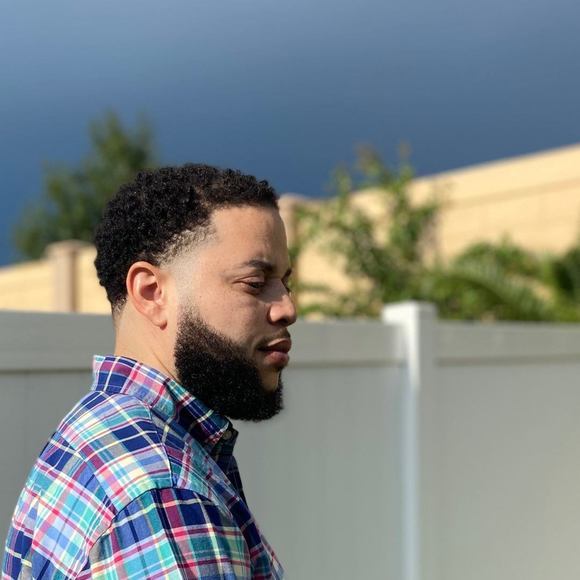 Profile Picture of Johnathan Barnes (@pbt4lyfe) on Poshmark