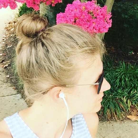 Profile Picture of Kendal Fowler kaminski (@kfkamin) on Poshmark