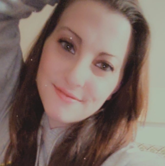 Profile Picture of Karen Van hook (@klynn26) on Poshmark