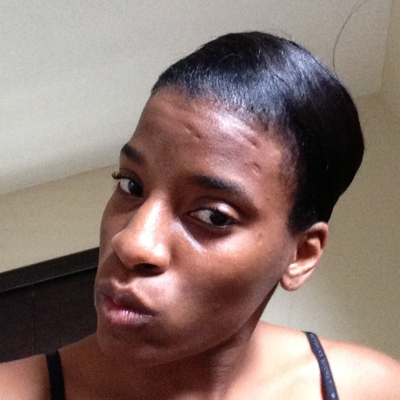 Profile Picture of Dominique Croal (@niqye1214) on Poshmark