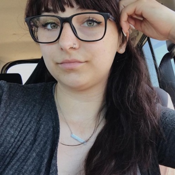 Profile Picture of Rebecca Hansen (@rebeccah595) on Poshmark