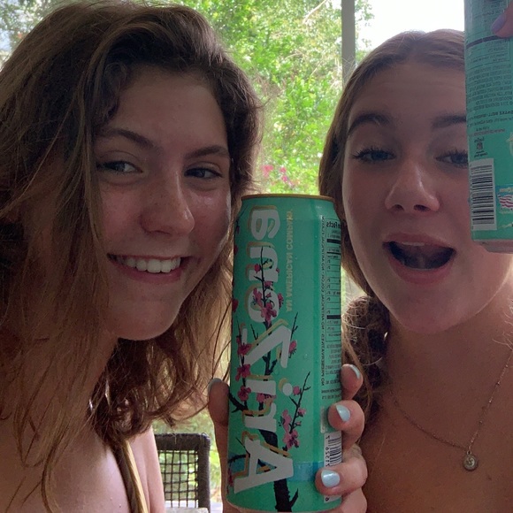 Clare Halvorsen - Poshmark Profile Picture of Clare Halvorsen (@clarehalvors161) on Poshmark