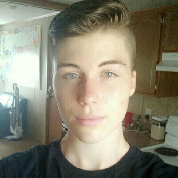 Profile Picture of Rion Botzer (@rionrichele) on Poshmark