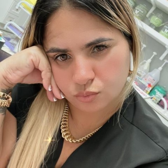 Profile Picture of Yanet Yanet (@yanetsarria2809) on Poshmark