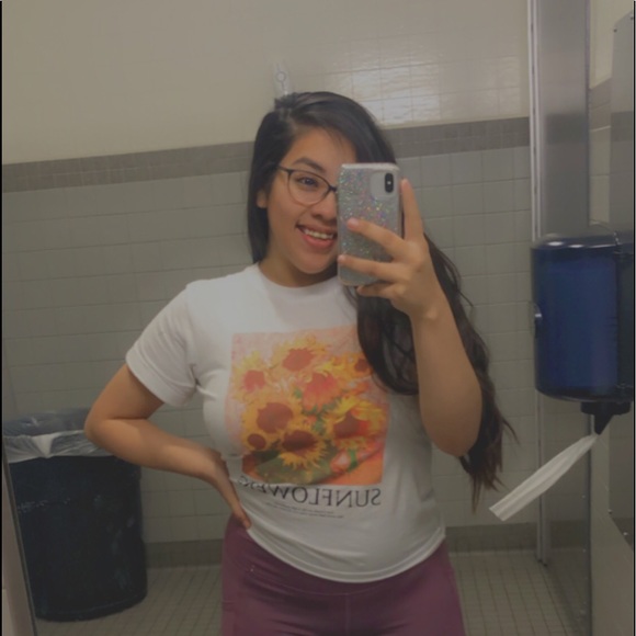 Profile Picture of Brianna Valdez (@briannaavaldez) on Poshmark