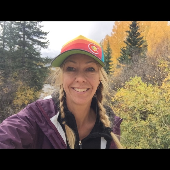 Profile Picture of Kari Skaflen (@kskaflen) on Poshmark