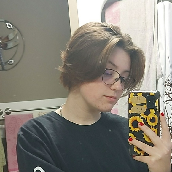 Profile Picture of Danielle Perry (@daniperry582) on Poshmark