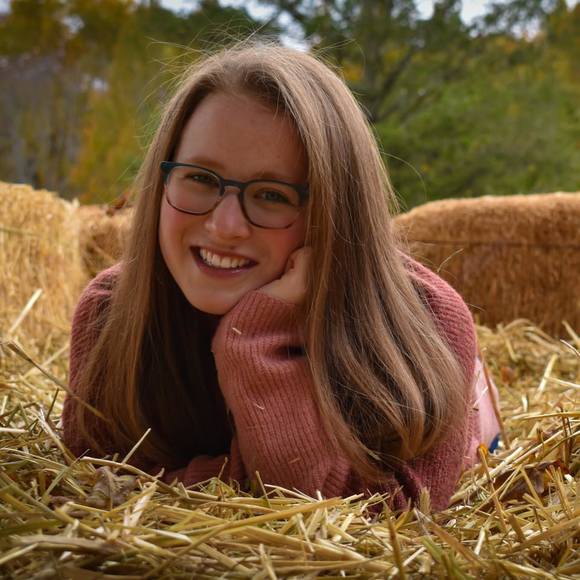 Profile Picture of Hayley Bravin (@hayleybravin) on Poshmark