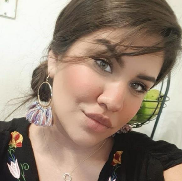 Profile Picture of Mayra Mata (@mayrazamor1) on Poshmark