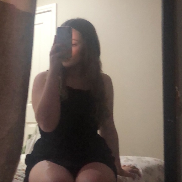 Profile Picture of Emily Cruickshank (@emilycateee) on Poshmark