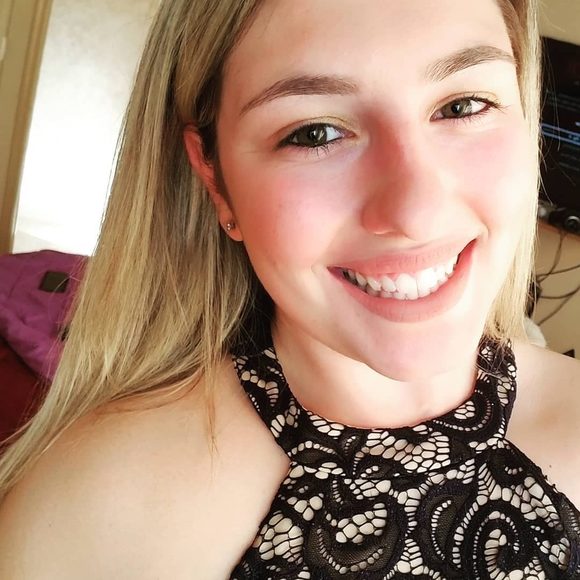 Profile Picture of Amanda Limone (@alimone) on Poshmark