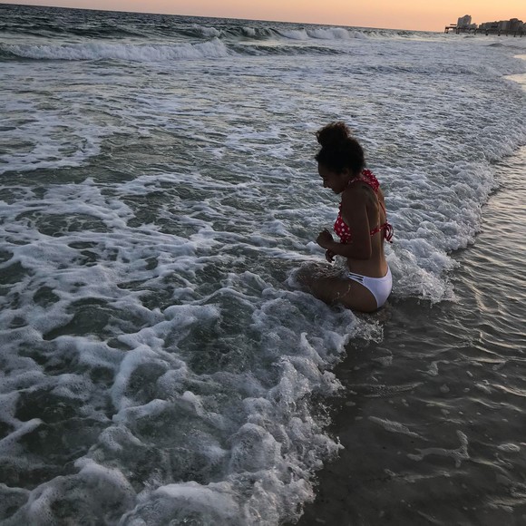 Profile Picture of Olivia Sturrup (@oliviasturrup) on Poshmark