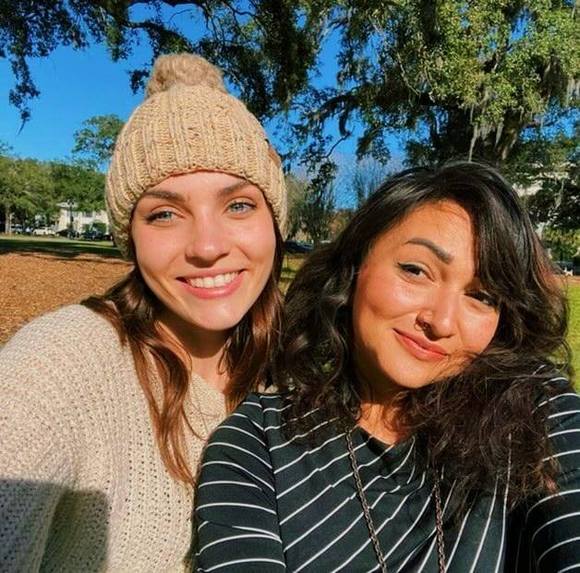 Profile Picture of Tiff Vandesande (@tiffvandesande) on Poshmark