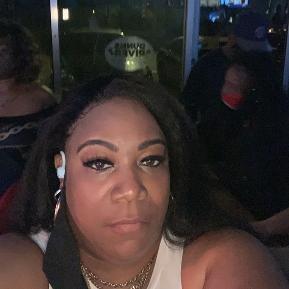 Candra Smith - Poshmark Profile Picture of Candra Smith (@candrasmith) on Poshmark