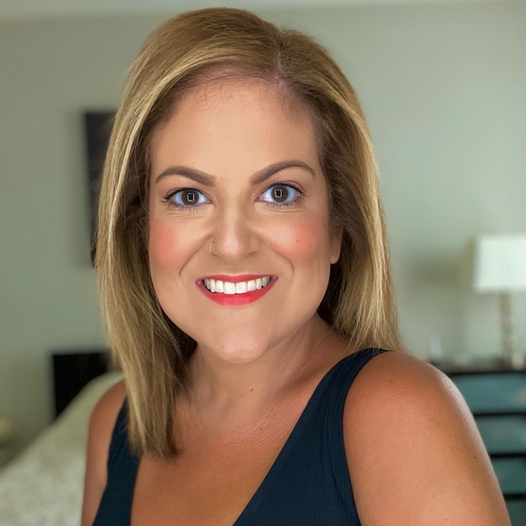 Profile Picture of Amanda Confusione (@aconfusione) on Poshmark