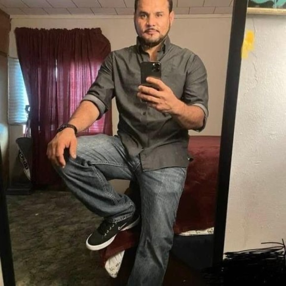 Profile Picture of Aurelio Mendoza (@aureliomendo647) on Poshmark