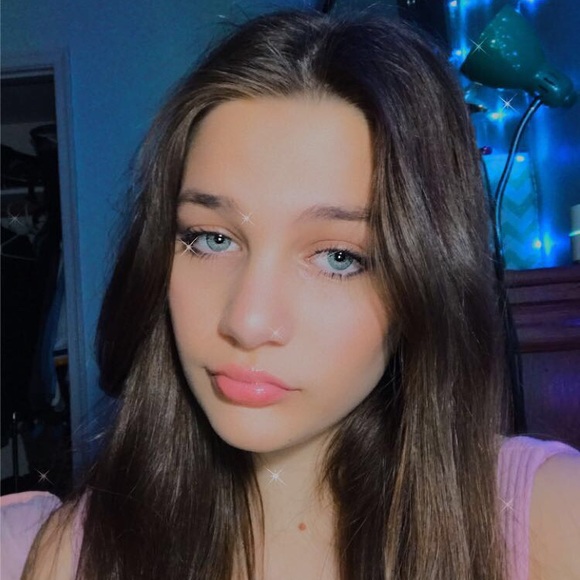 Profile Picture of Shea Phillips (@shea_phillips) on Poshmark