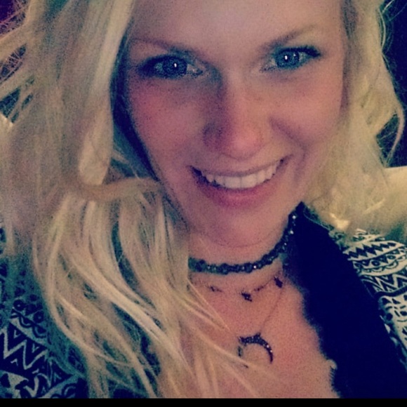 Profile Picture of Allison Cleland (@pinkiepieali) on Poshmark