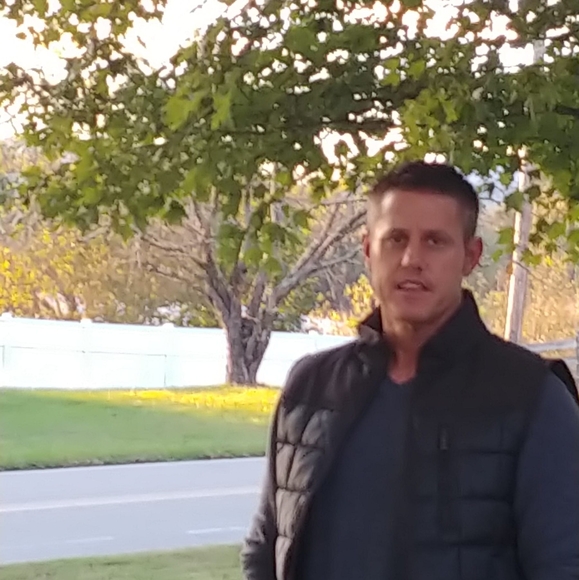 Profile Picture of Mike Herron (@herronmike43) on Poshmark