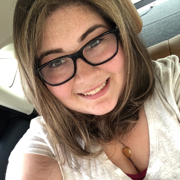 Profile Picture of Marissa Carbone (@riss68923) on Poshmark