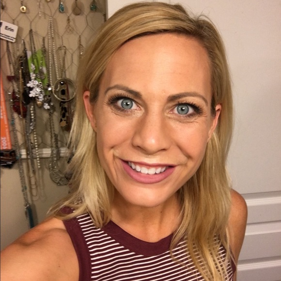 Profile Picture of Erin Ferlet (@eferlet) on Poshmark