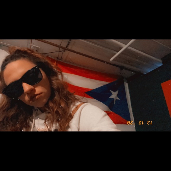 Profile Picture of Elizabeth Crommie (@elizabethhc3) on Poshmark