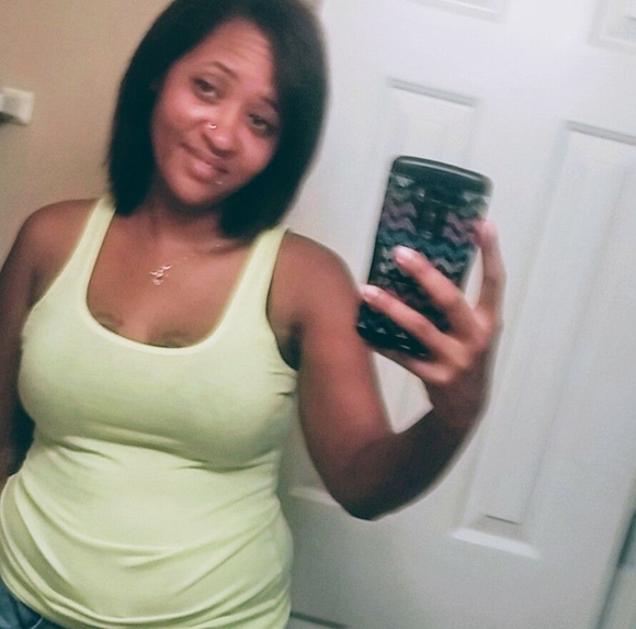 Profile Picture of April Bradshaw (@abradshaw141) on Poshmark