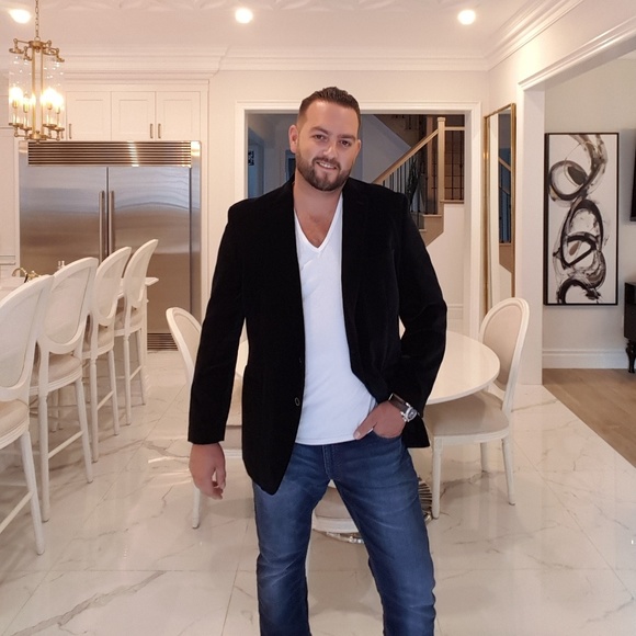 Profile Picture of Michael Perugini (@m_perugia) on Poshmark