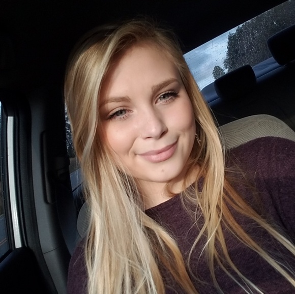 Profile Picture of Mackenzie Fields (@amfields03) on Poshmark