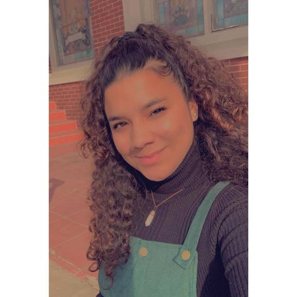 Profile Picture of Ashlee Huffman (@ashhuffs) on Poshmark