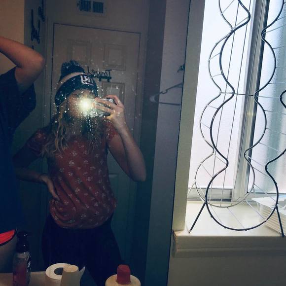 Profile Picture of Haleigh Barron (@haleighbarron) on Poshmark