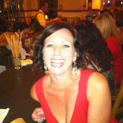 Profile Picture of Leslie Mcelroy (@tipsygypsy) on Twitter