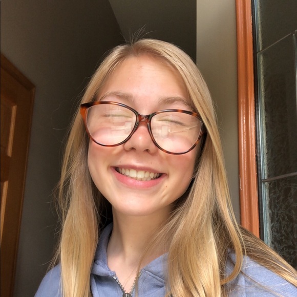 Elise Sertich - Poshmark Profile Picture of Elise Sertich (@elise_cawcutt) on Poshmark