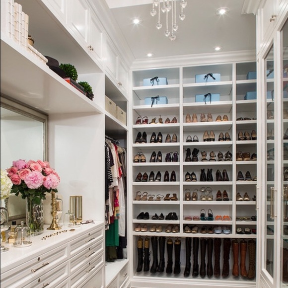 Profile Picture of Rachel Jeremy (@shop_100) on Poshmark