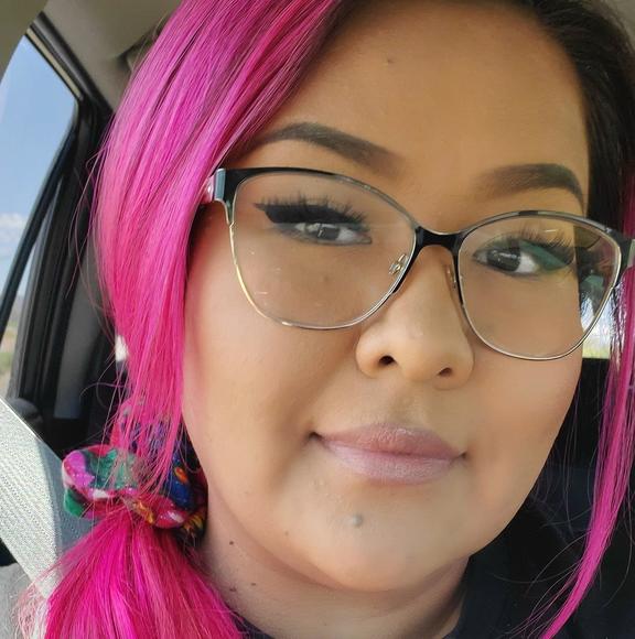 Crystal Bendle - Poshmark Profile Picture of Crystal Bendle (@cbendle5323) on Poshmark