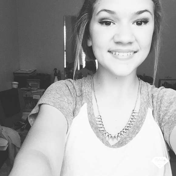 Madalyn Dufrene - Poshmark Profile Picture of Madalyn Dufrene (@maddnesssmaddy) on Poshmark