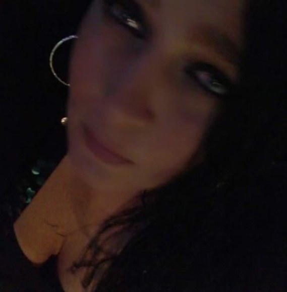 Profile Picture of Vëë Locker (@vickylocker34) on Poshmark