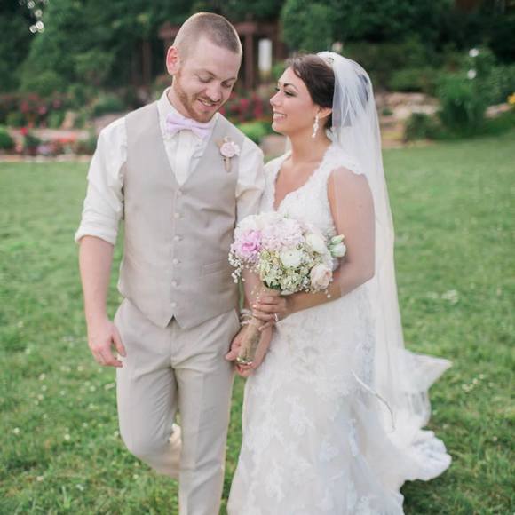 Profile Picture of Caitlin Mullins (@caitlinmroberts) on Poshmark