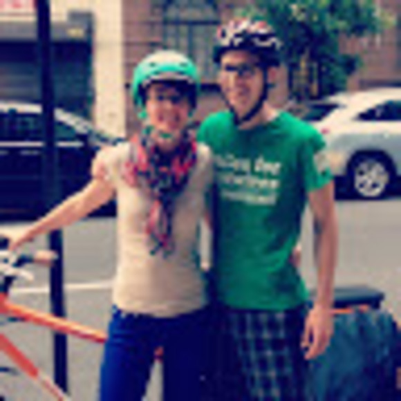 Profile Picture of Elizabeth Heiselt (@heiseltea) on Poshmark