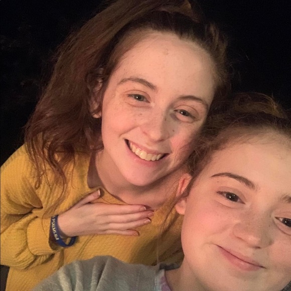 Profile Picture of Elizabeth Bernethy (@ebernethy) on Poshmark