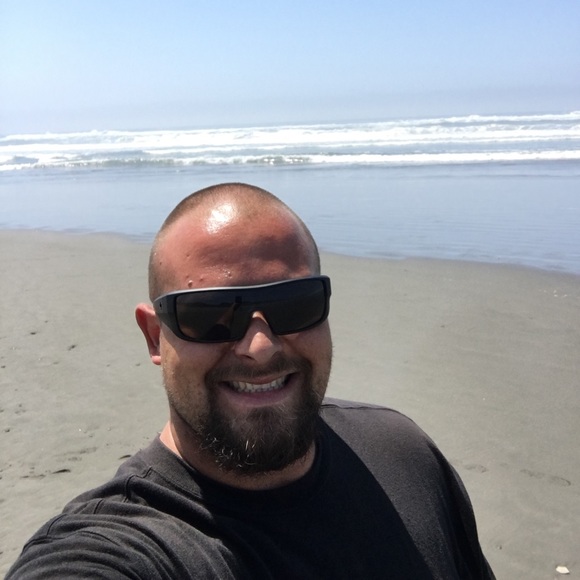 Profile Picture of Doug Vaughn (@dvaughn06) on Poshmark