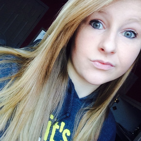 Profile Picture of Kaci Hertweck (@kaci_leigh17) on Poshmark