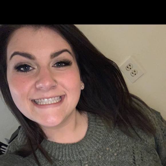 Profile Picture of Aimee Meyer (@ayymee1992) on Poshmark