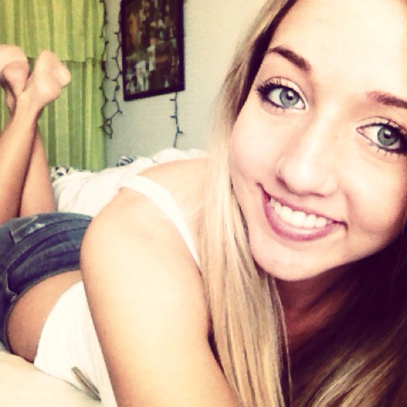 Profile Picture of Jen Allen (@jen_allen17) on Poshmark