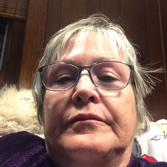 Profile Picture of Melanie Waggett (@meaggett) on Poshmark