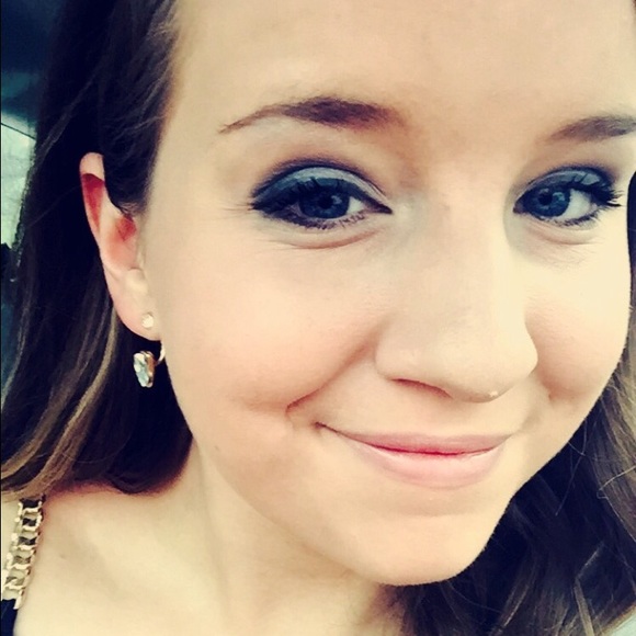 Profile Picture of Amy Trompeter (@amyt5) on Poshmark