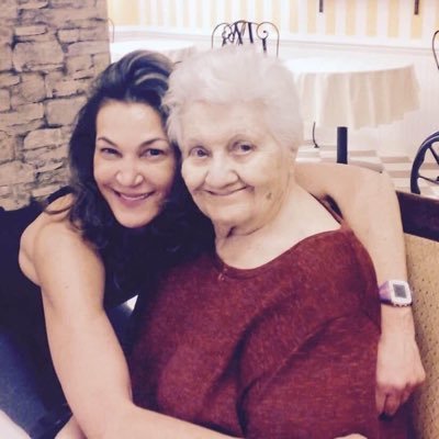 Profile Picture of Ellen Yates (@n2shape) on Twitter