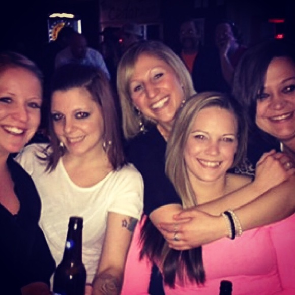 Profile Picture of Shari Lochowitz (@shaykay21225) on Poshmark